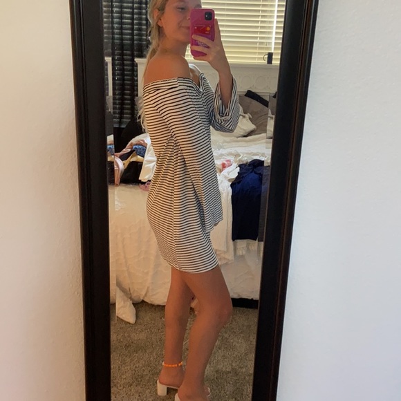 Striped flare sleeve dress - Picture 2 of 2